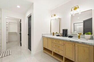 Building Photo - 3327 Freshmeadows Dr