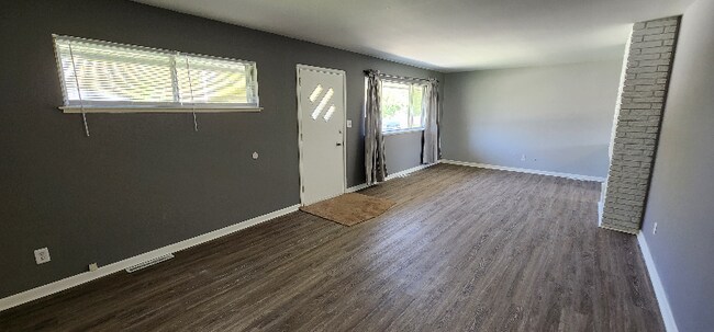 Building Photo - 837 W O'Connor Ave