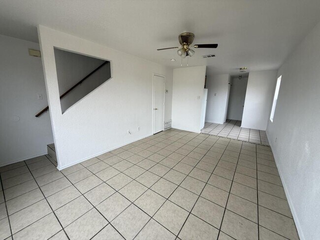 Foto del edificio - 1210 Industrial Blvd