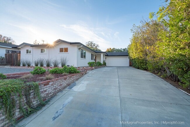 Building Photo - Los Gatos Single Story House on LARGE Lot updated in 2024!