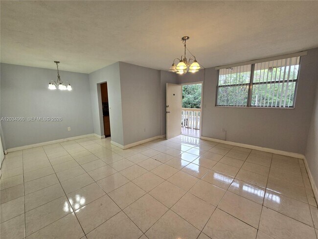 Building Photo - $1,600 1575 NE 125th Ter #304-B