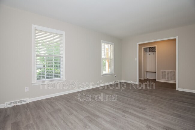 Foto del edificio - 3609 Sugar Spring Rd