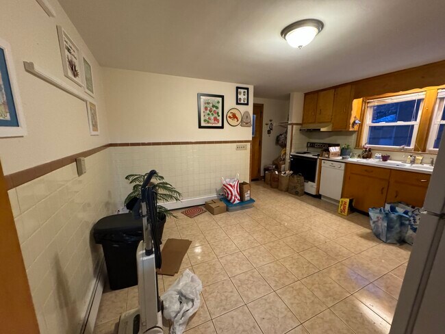 Building Photo - 14 Lill Ave