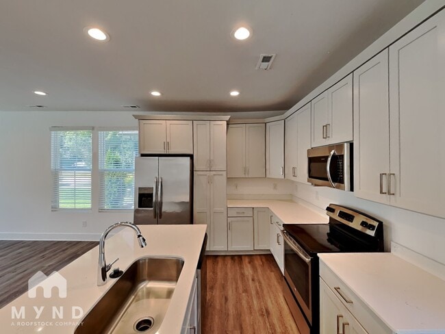Building Photo - 3913 Ironwood St