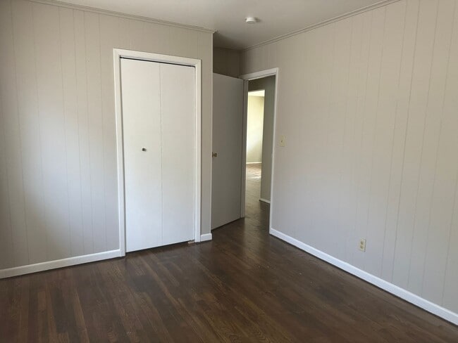 Building Photo - Updated 3 Bedroom 1 Bath Single Family Hom...
