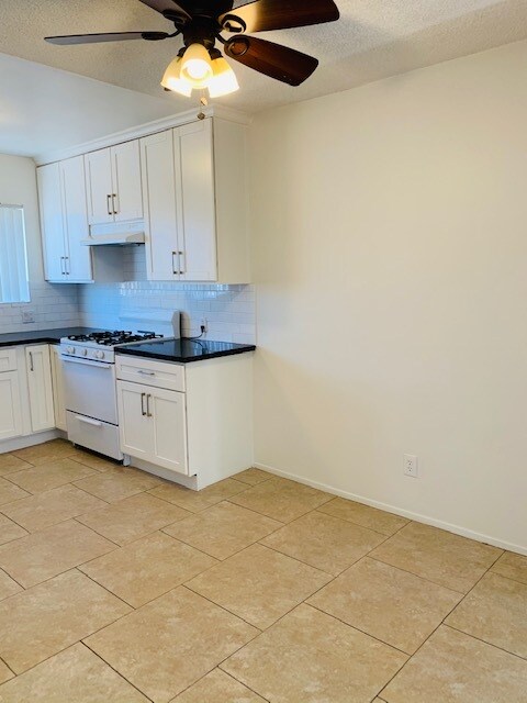 Foto del edificio - 4565 Oakwood Ave