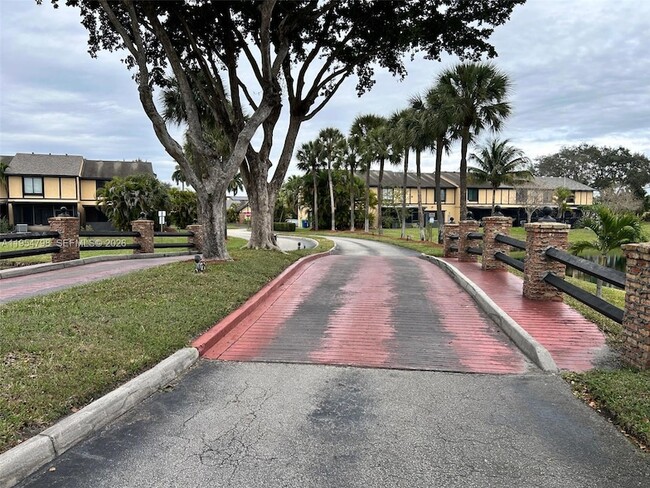 Foto del edificio - 9225 NW 49th Pl