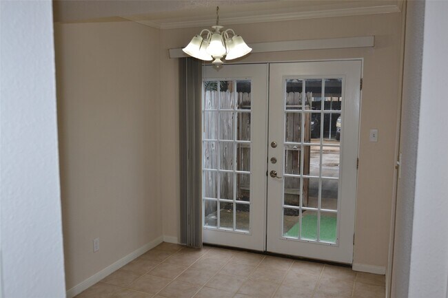 Foto del edificio - 6111 Beverly Hill St