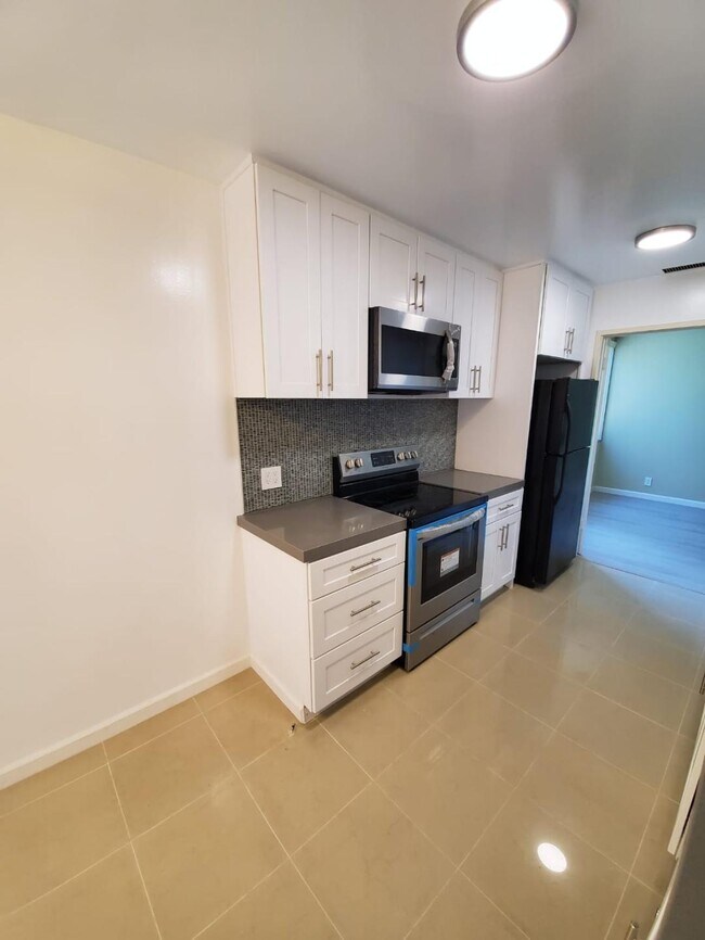 Foto del edificio - 5301 Balboa Blvd
