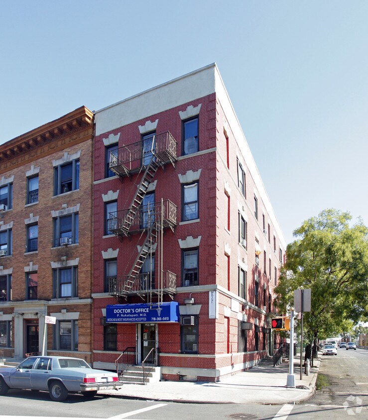 Primary Photo - 425 E 187th St