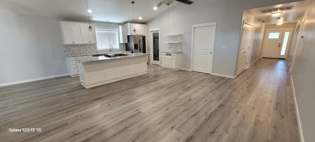 Building Photo - Beautiful Spacious Home for Rent