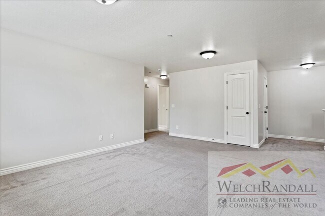 Foto del edificio - Beautiful 3 Bed 2 Bath Condo in Layton