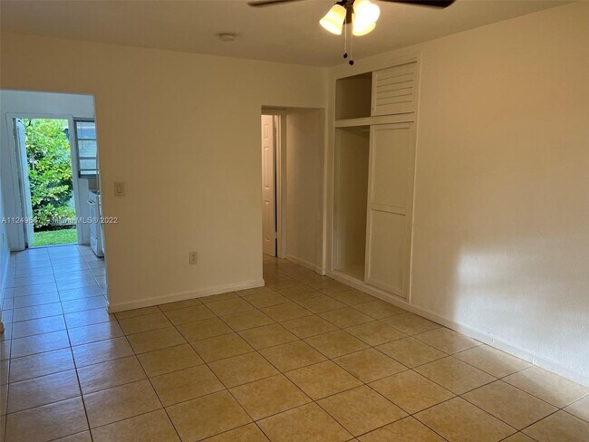 Building Photo - 8885 NE 8th Ct