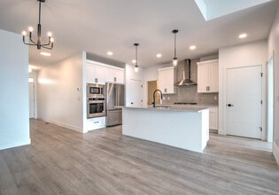 Building Photo - 7735-7735 Okanagan Hills Blvd