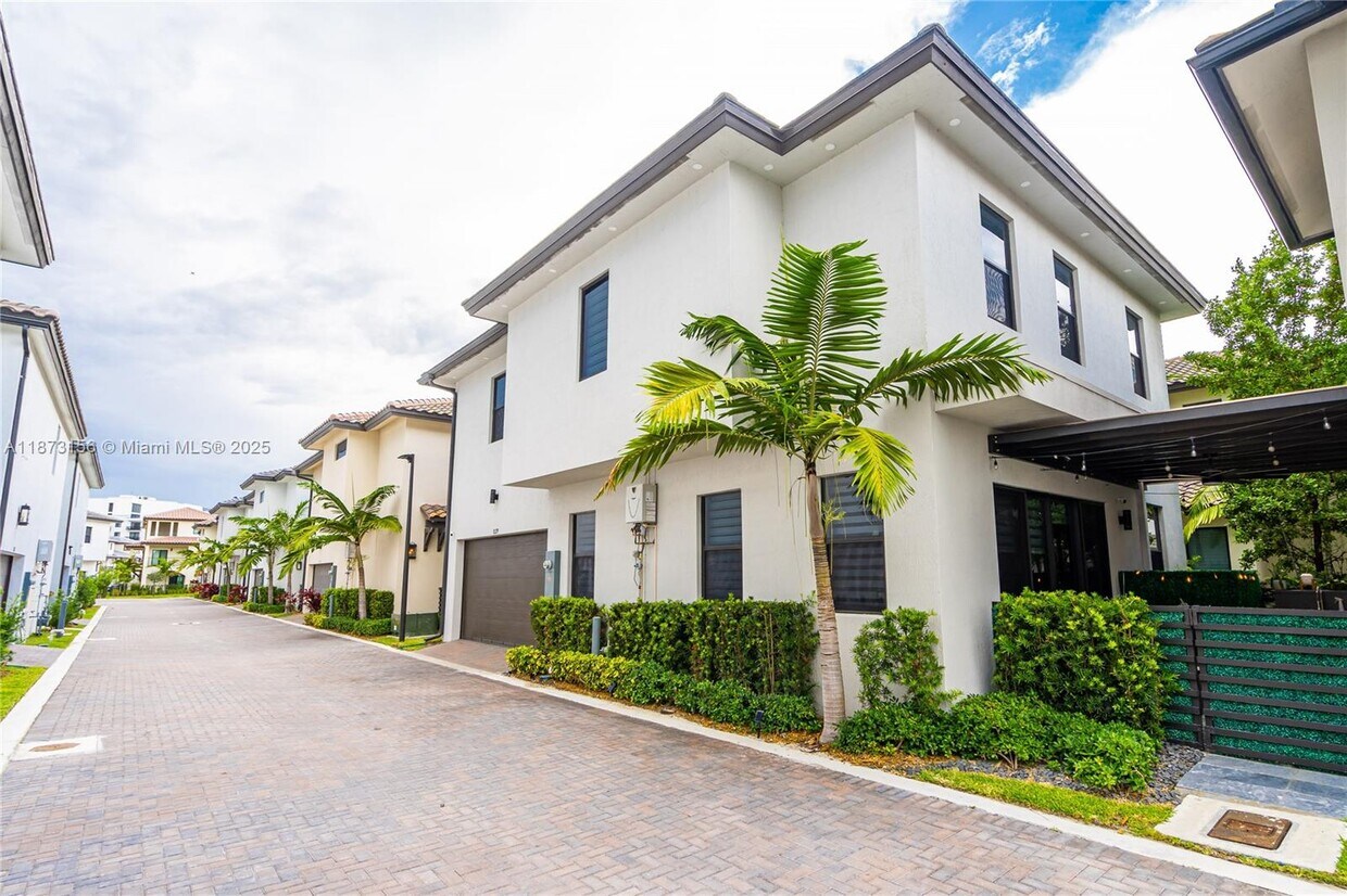 Foto principal - 8229 NW 44th St