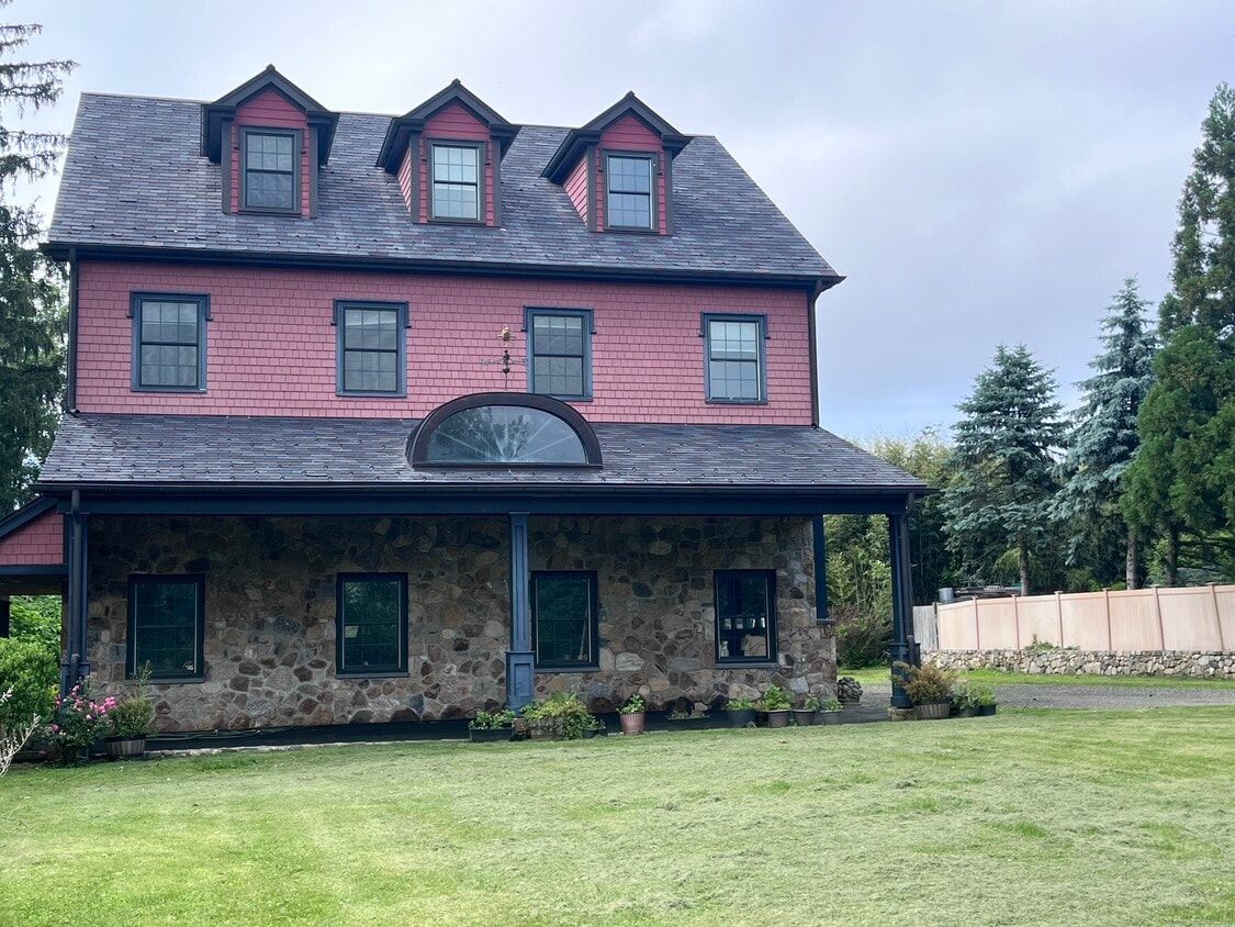 Primary Photo - 8 Sunnyview Dr