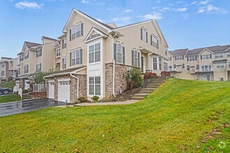 Building Photo - 2 Greenwich Ct