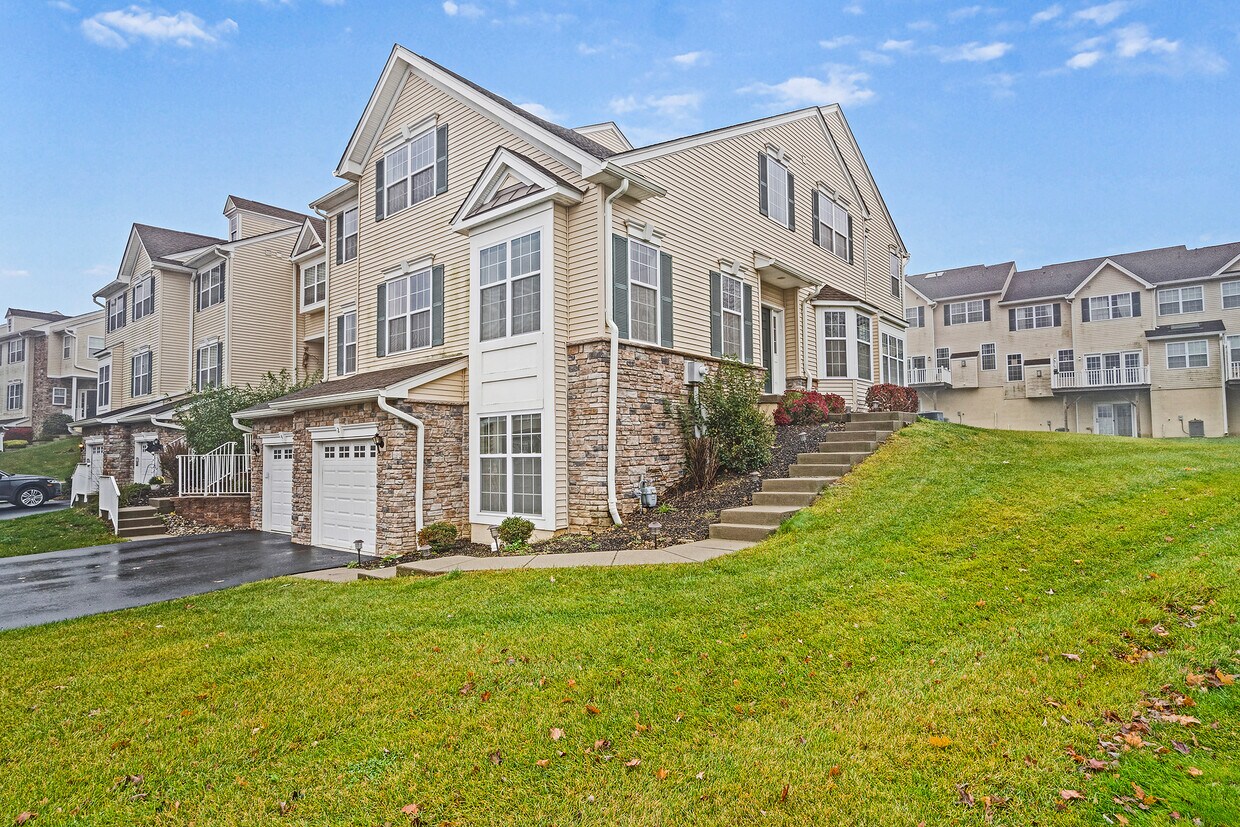 Foto principal - 2 Greenwich Ct