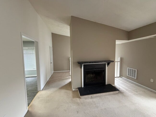 Building Photo - 916 Windbrooke Dr