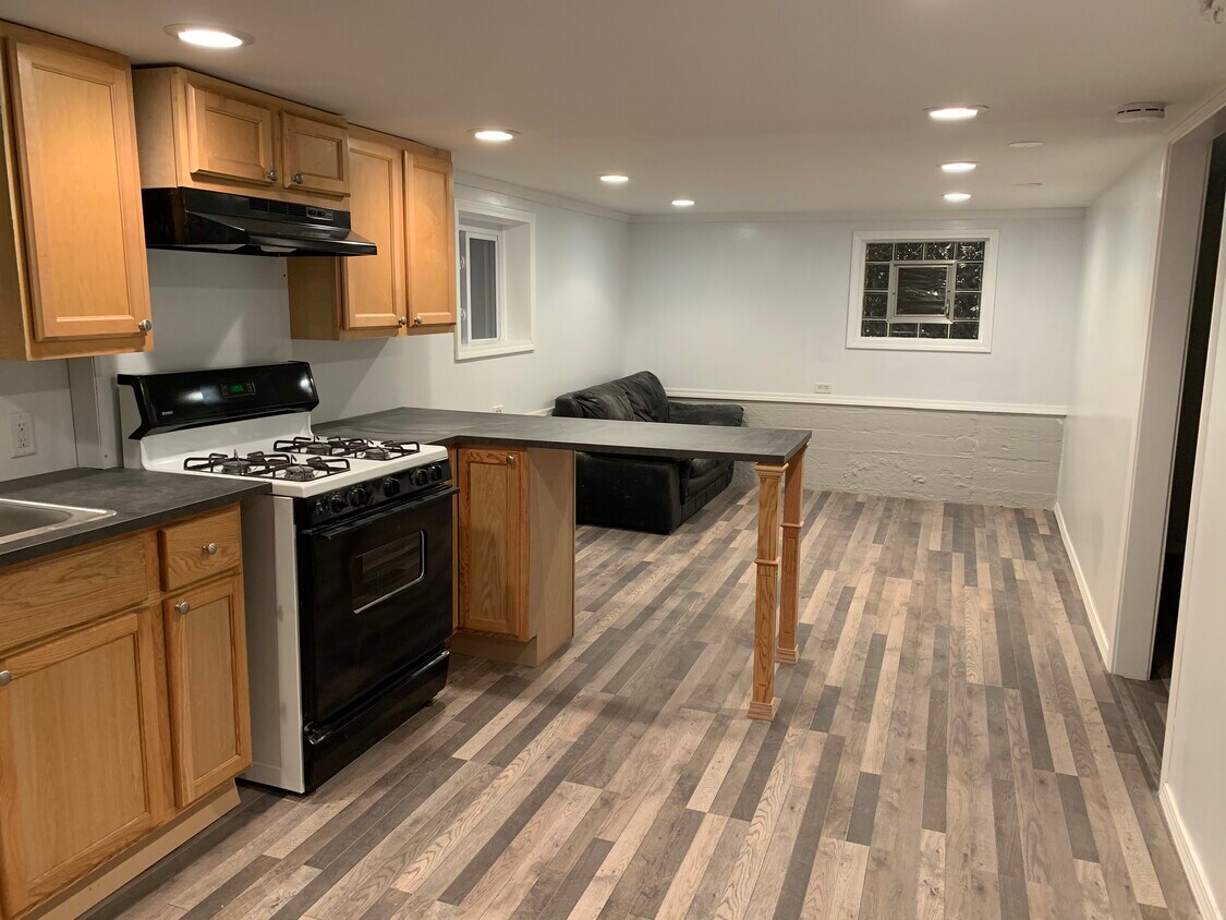 Foto principal - 3703 S Damen Ave