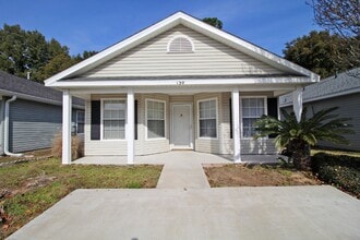 Building Photo - 130 Wildflower Ln