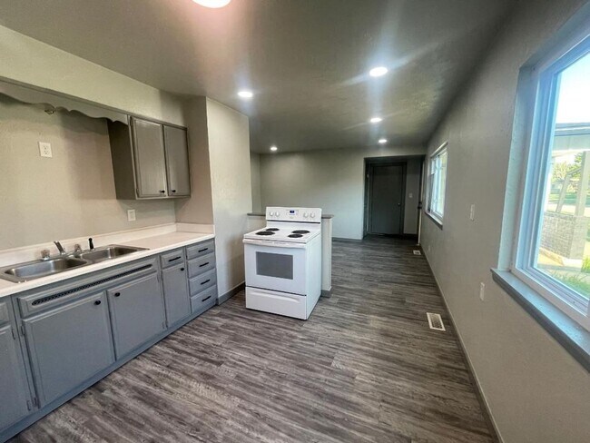 Foto del edificio - NORMAN HOME AVAILABLE FOR LEASE