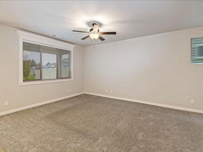 Building Photo - Free September Rent!  Beautiful Newer 4 Be...