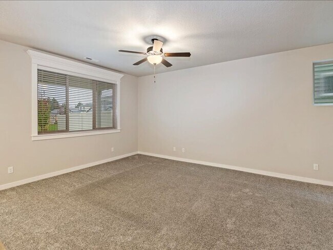 Foto del edificio - Free September Rent!  Beautiful Newer 4 Be...