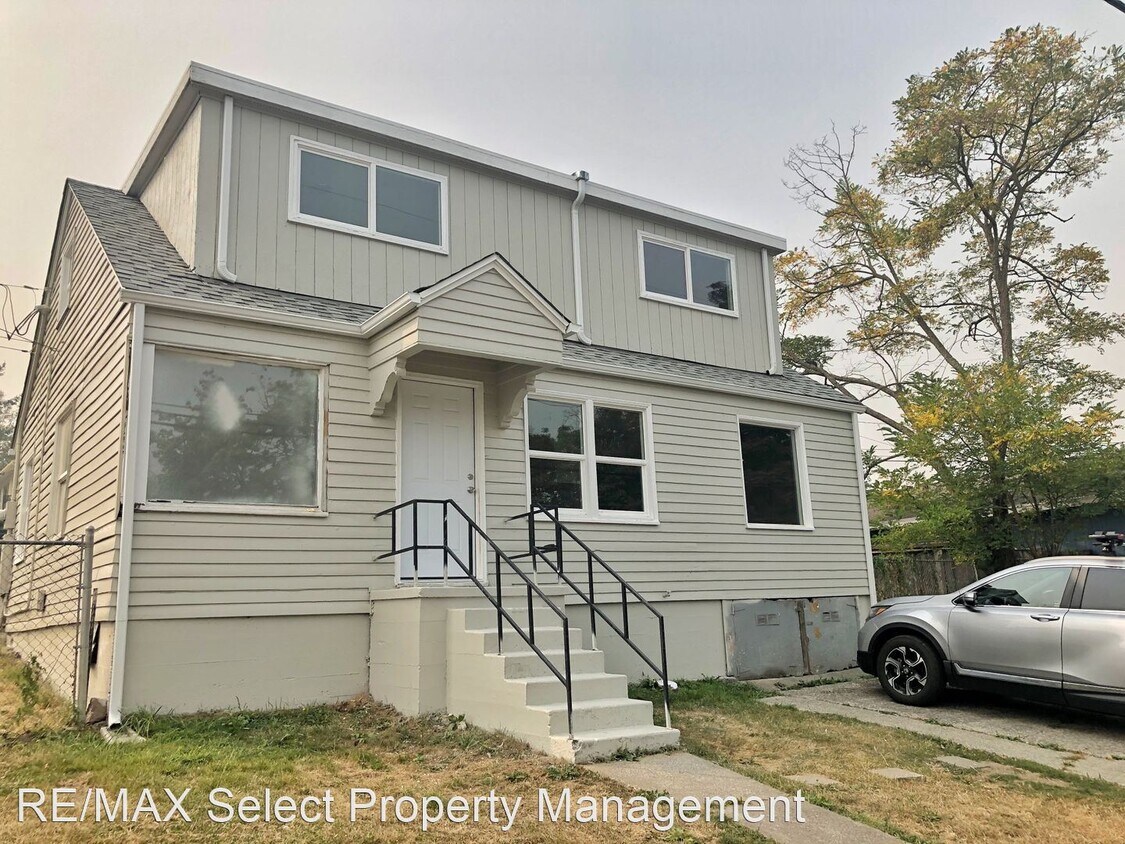 Primary Photo - 3 br, 1 bath House - 3572 E Grandview Ave