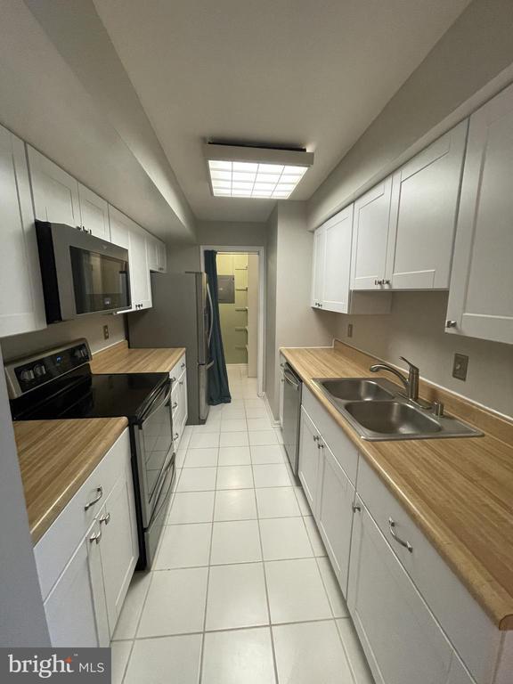 Foto del edificio - 12288 Wadsworth Way