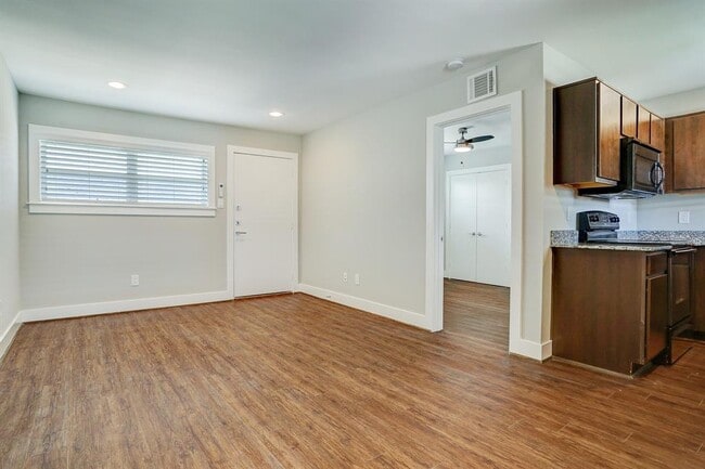 Building Photo - 3611 Murworth Dr