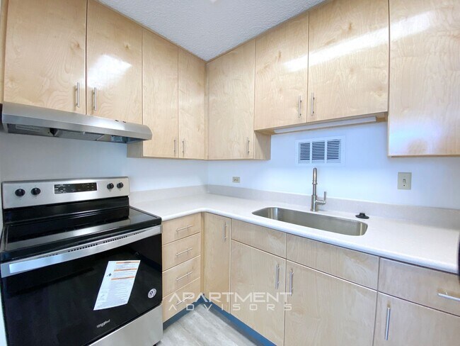 Foto del edificio - RENOVATED! 2 BED / 2 BATH / 1 PRK! CONVENI...
