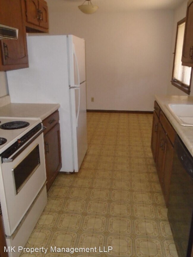 Building Photo - 2 br, 1.5 bath House - 706 Ridgewood Dr.