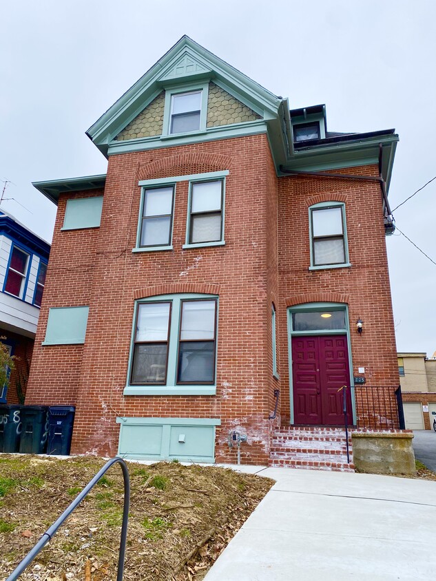 Building Photo - 805 N Franklin St