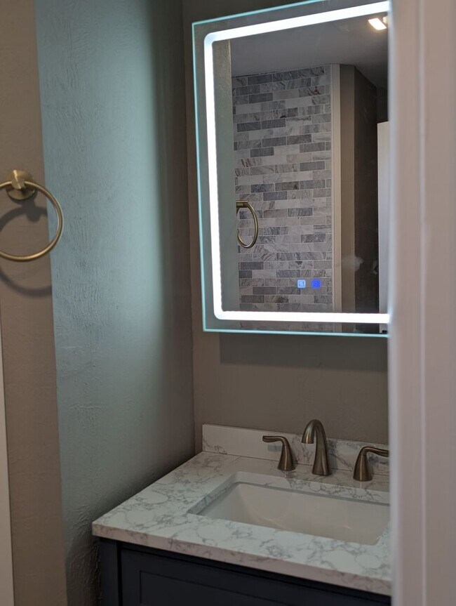 Foto del edificio - ***Brand New Updated 4 Bedroom House****