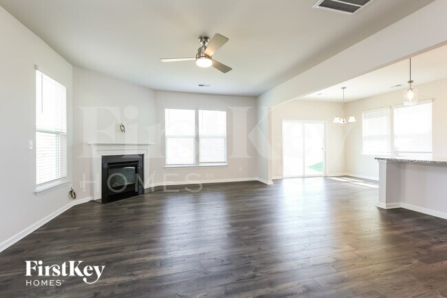 Foto del edificio - 614 Goldburn Wy