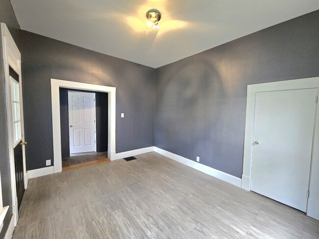 Building Photo - 435 S 18th St