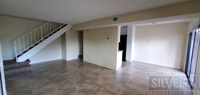 Building Photo - 2 Bedroom condo available in south Santa Maria!