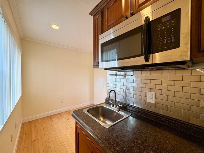 Building Photo - 187 Winthrop Rd