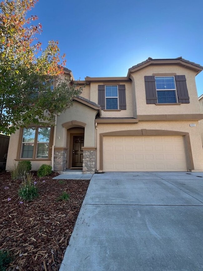 Building Photo - 4 Bedroom Home in Gated Community With Sho...