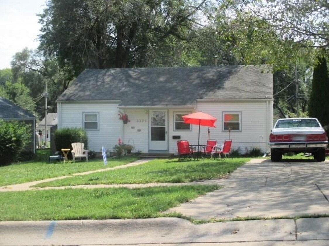 Primary Photo - 6771 Charles St