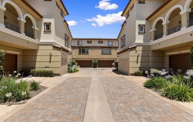 Building Photo - Tri-Level Townhome Located In Sky Ranch - ...