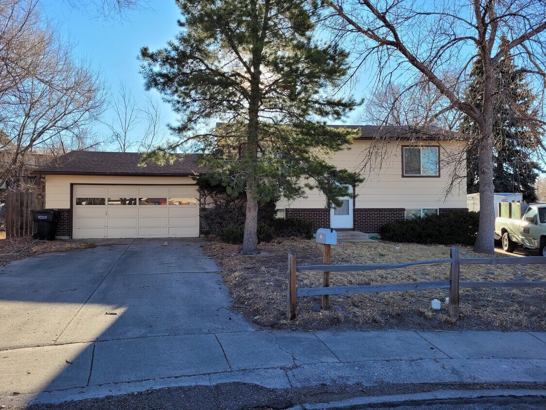 5175 El Camino Dr, Colorado Springs, CO 80918 House for Rent in