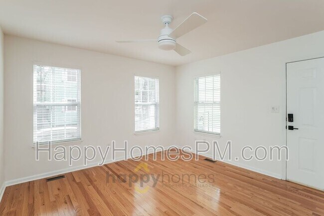 Building Photo - 12 1/2 Nunan Street