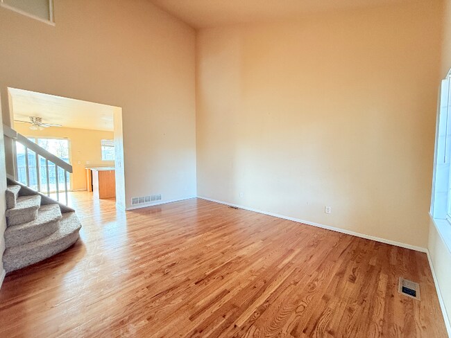 Foto del edificio - 7023 Bonnie Brae Ln