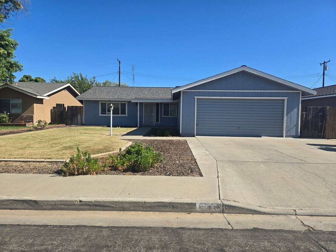Foto principal - 3 BR 2 BA Available Now