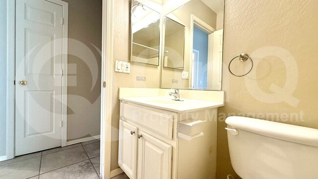 Building Photo - 1649 E Balboa Dr