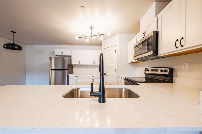 Foto del edificio - Jumbo 1 bed 1 bath  Modern Apartment - 1017 sqft