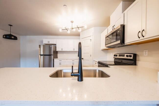 Building Photo - Jumbo 1 bed 1 bath  Modern Apartment - 1017 sqft
