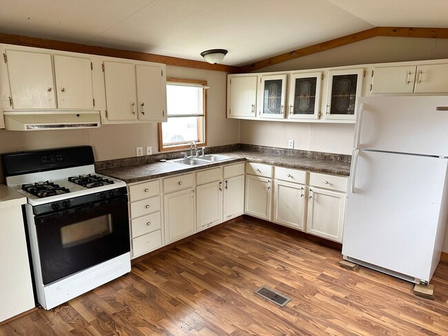 Building Photo - Willow Lane Estates